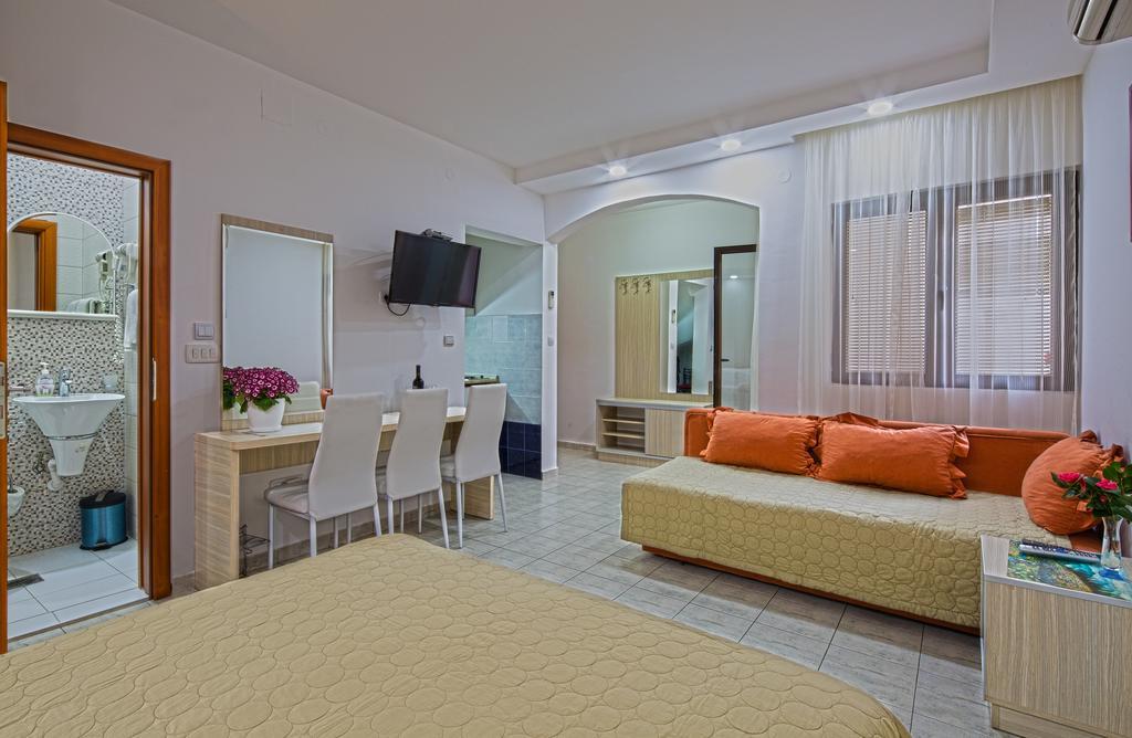 Guest House Harmonia Budva Eksteriør billede
